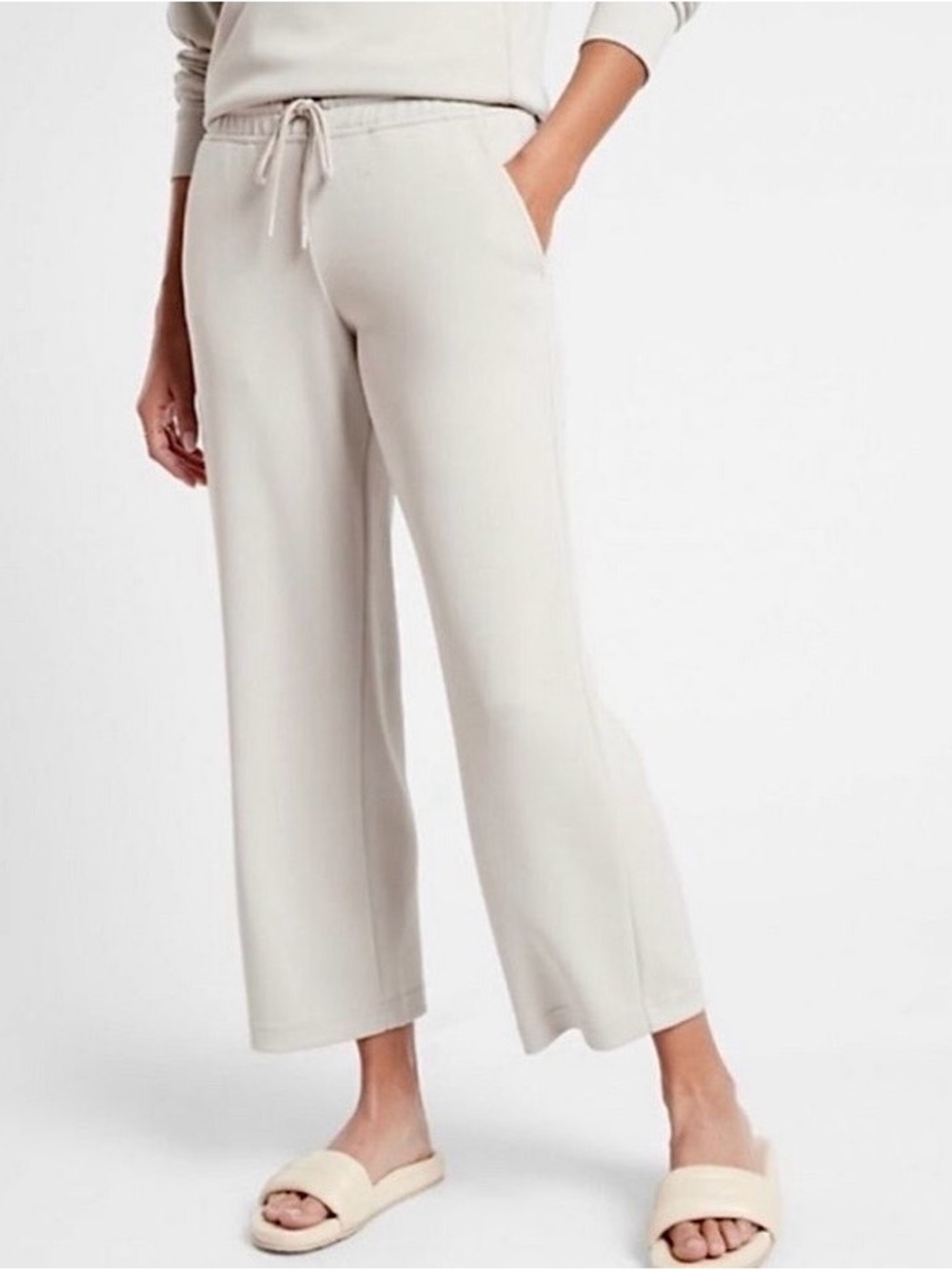 Athleta Seasoft Straight Pant in Abalone Gray- Size Small Petite. EUC